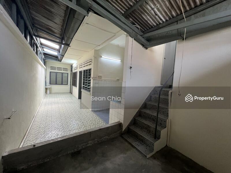 Untuk Dijual - Newly Refurbished 1sty House 20x80 4R2B Nearby Maybank Meru Klang